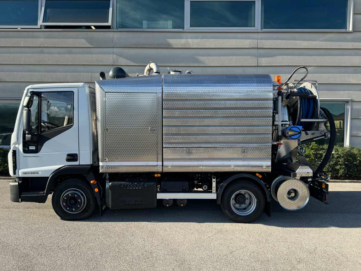 Autospurgo Combinata MAK COMBI 140/C - 6.600 litri su veicolo da 14 ton MTT